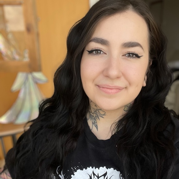 Meet your Posher, Jessica - Picture 1 of 1